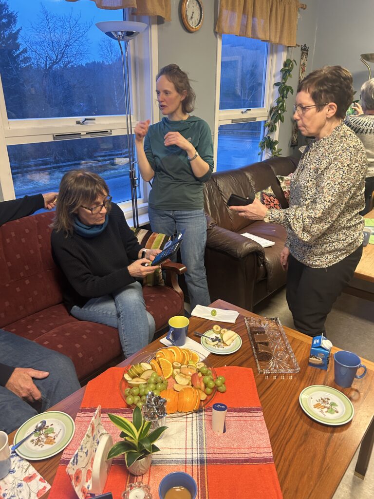 Mennesker diskuterer 