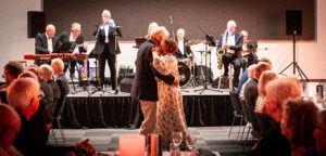 Swingbandet aldershjemmet og dansing